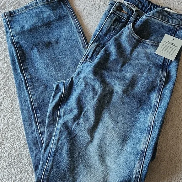 NWT Duluth Trading Co Womens Medium Wash Heritage Hi-Rise Straight Leg Jeans - Picture 4 of 9